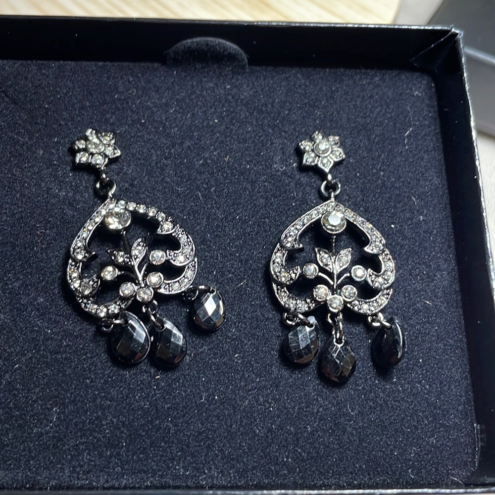 BLACK CRYSTAL DROP PIERCED EARRING